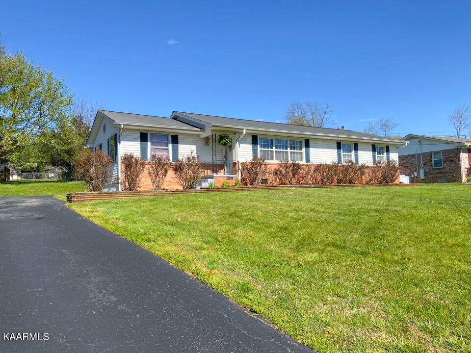 5409 Bluefield Road Knoxville, TN 37921 - Photo 2 of 33 a front view of house with yard and green space