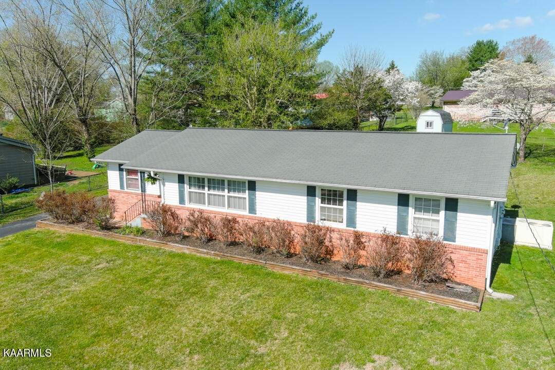 5409 Bluefield Road Knoxville, TN 37921 - Photo 4 of 33 front view of a house with a yard