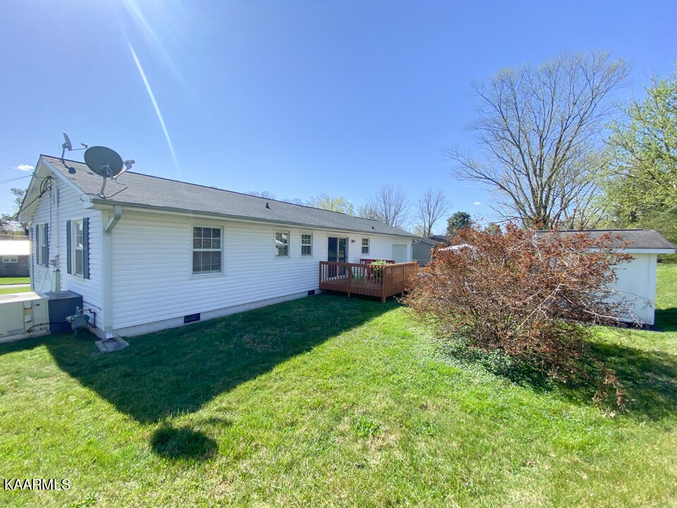 5409 Bluefield Road Knoxville, TN 37921 - Photo 6 of 33 a view of a house with backyard and a tree