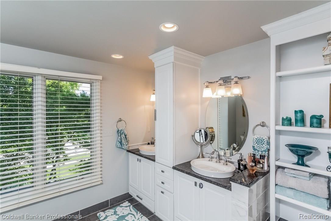 1425 Pebble Ridge Drive Rochester, MI 48307 - Photo 21 of 43 037-Remodeled_Master_Bath-1829943-large.jpg