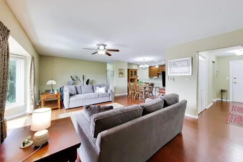 $269,000 | 201 Thames Parkway, Unit 3G, Park Ridge, IL 60068