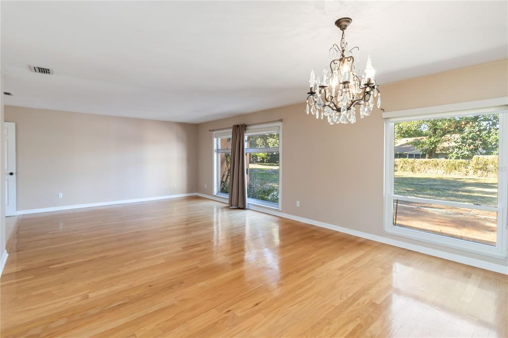 924 Wald Road Orlando, FL 32806 - Photo 12 of 66 a view of livingroom with window