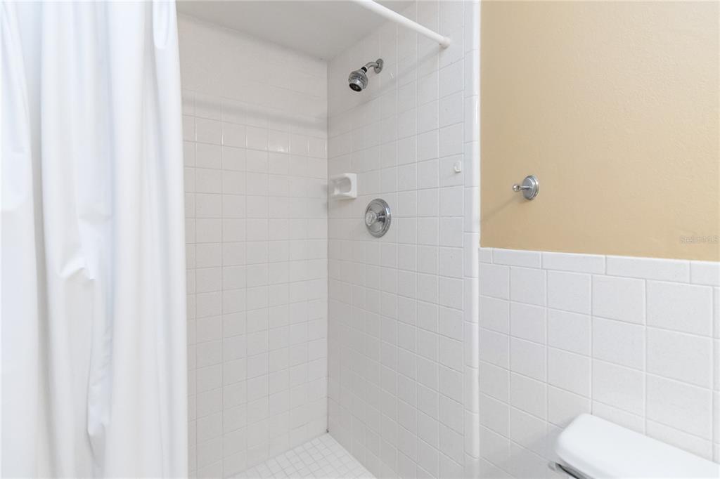 924 Wald Road Orlando, FL 32806 - Photo 33 of 66 a bathroom with a toilet and shower