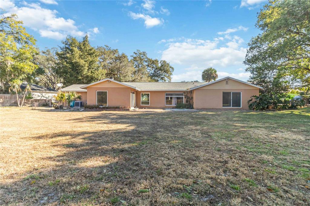 924 Wald Road Orlando, FL 32806 - Photo 48 of 66 a house view with a garden space
