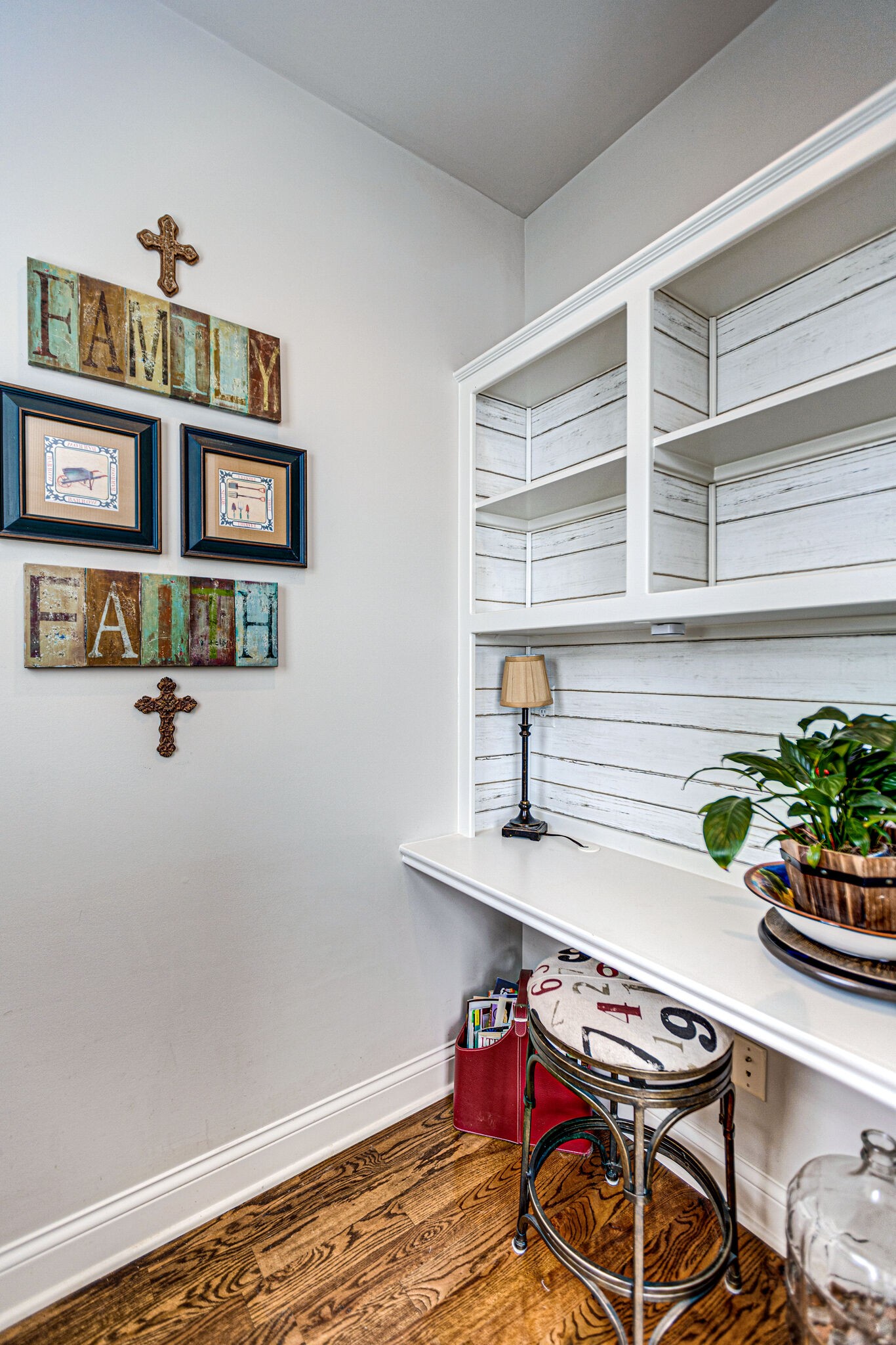 6005 Canberra Court Spring Hill, TN 37174 - Photo 19 of 55 a view of livingroom with furniture and toys