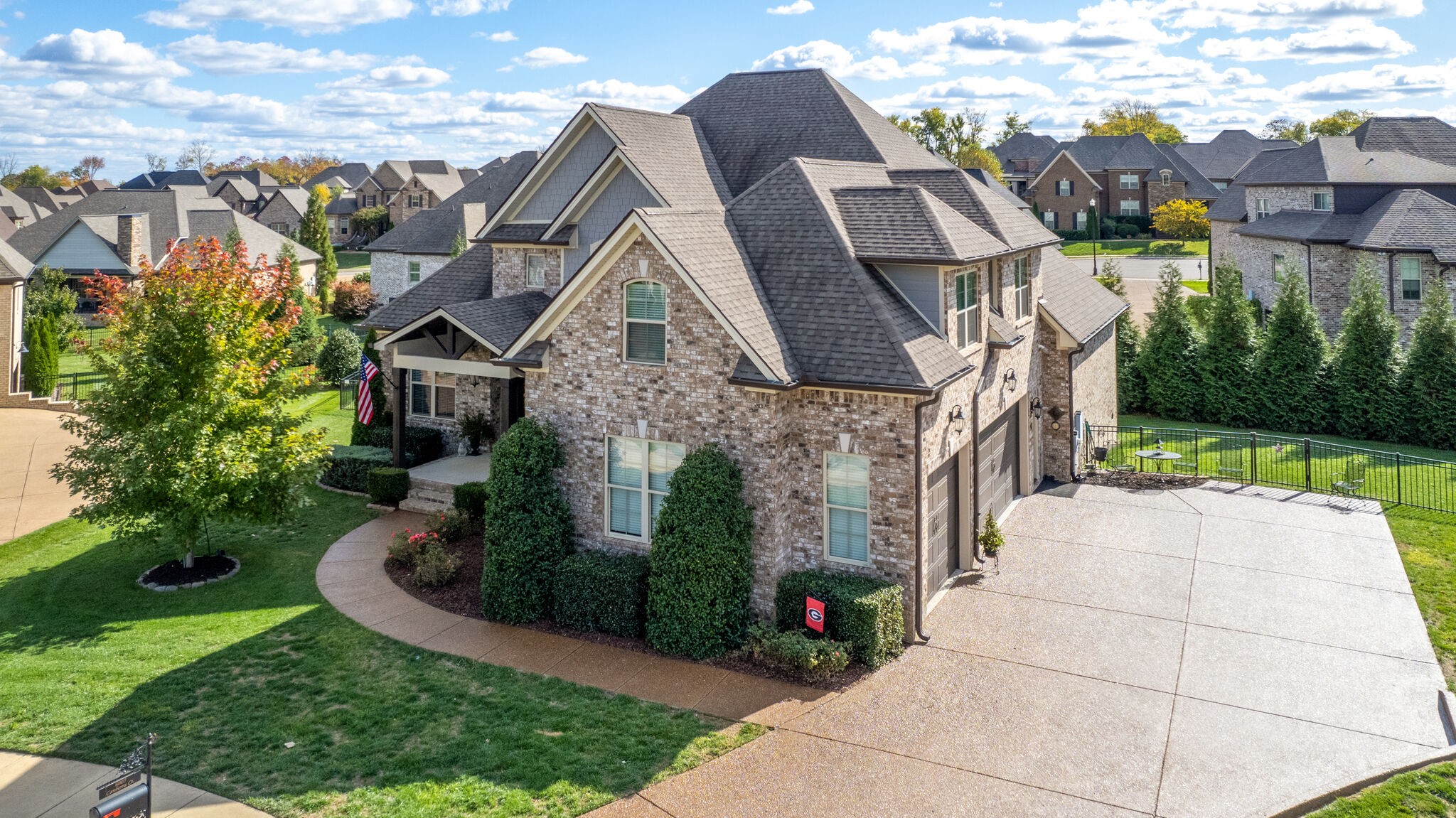 6005 Canberra Court Spring Hill, TN 37174 - Photo 45 of 55 a front view of a house with a garden