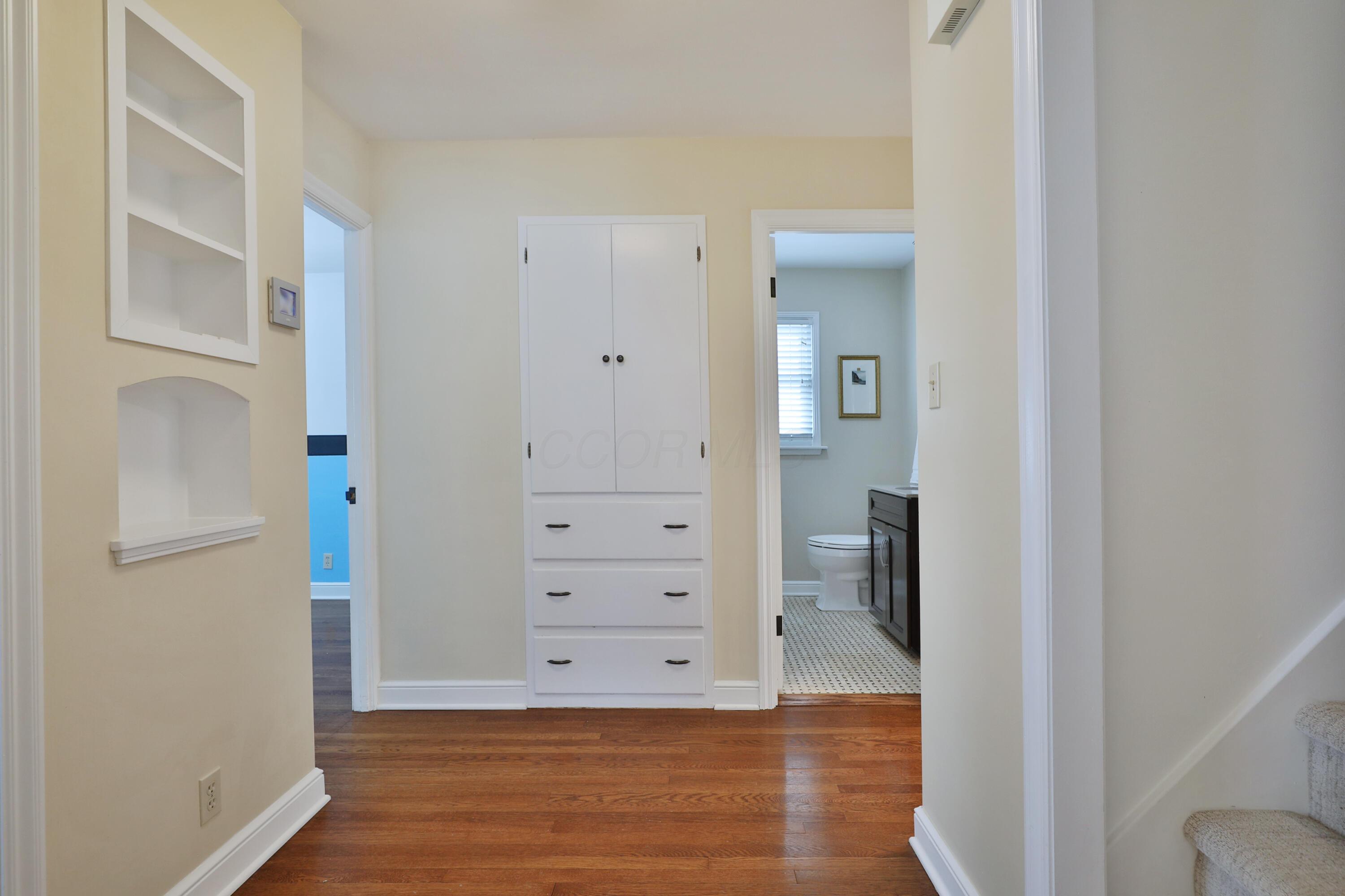398 Fallis Road Columbus, OH 43214 - Photo 20 of 59 Linen Closet (1st Floor)