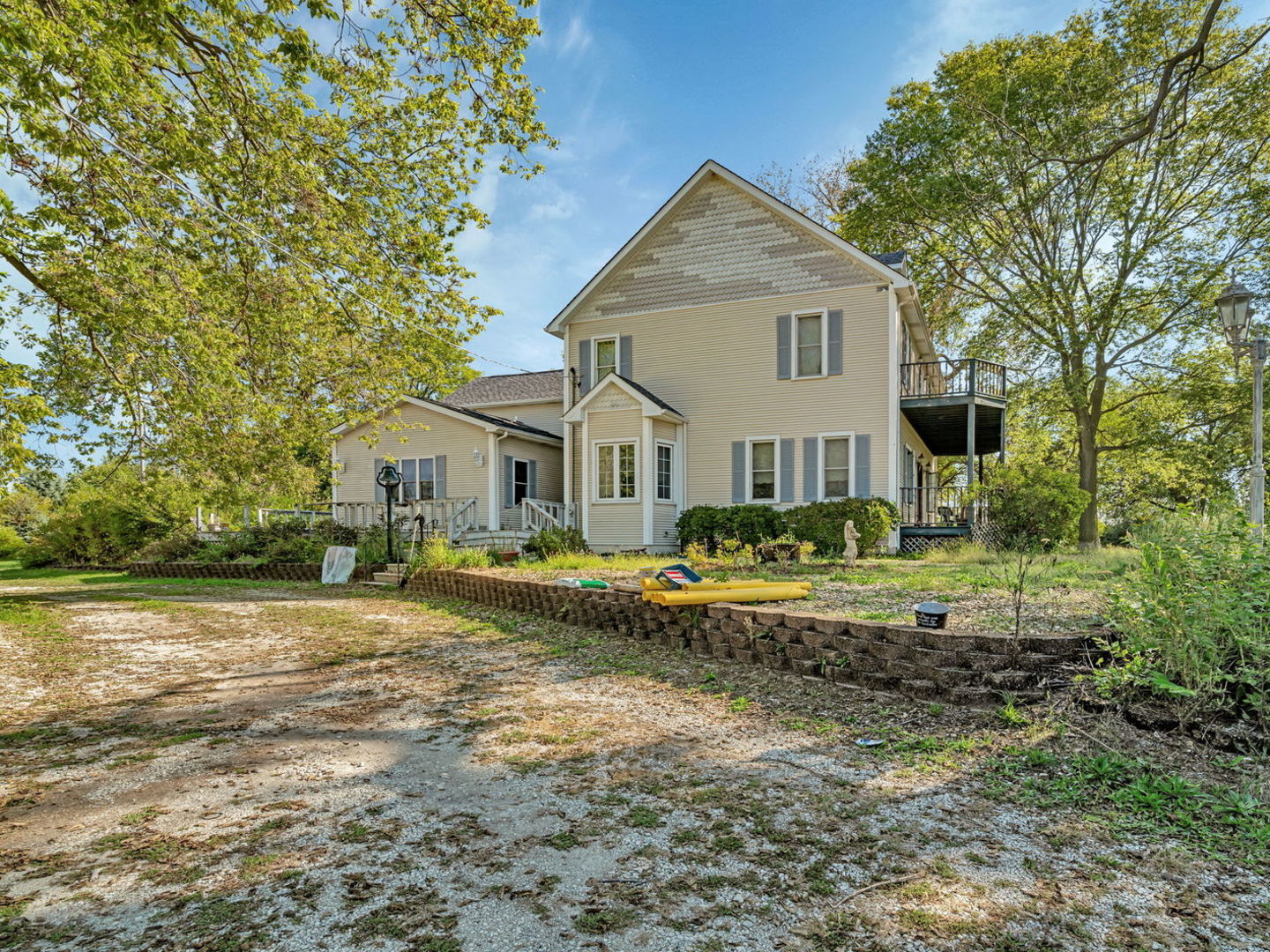 7140 East Huston Road Braceville, IL 60407 - Photo 28 of 34 a front view of a house with garden