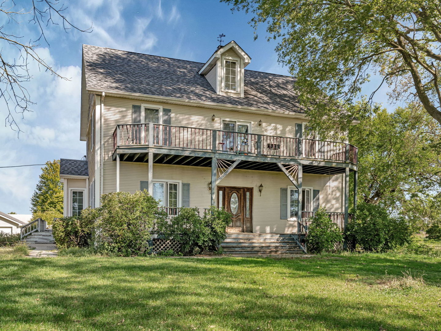 7140 East Huston Road Braceville, IL 60407 - Photo 4 of 34 a front view of a house with a garden and yard