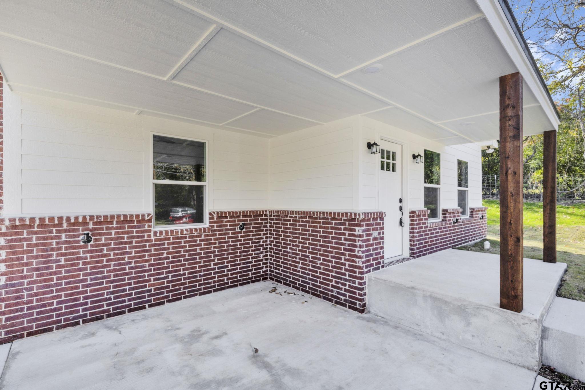 1410 West Connally Street Tyler, TX 75701 - Photo 5 of 29 a view of a terrace