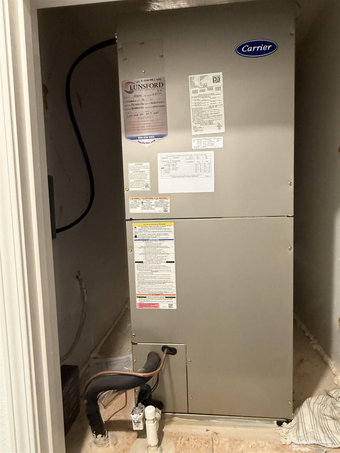 9279 3 Hollow Road Jay, FL 32565 - Photo 12 of 42 a utility room with dryer and washer