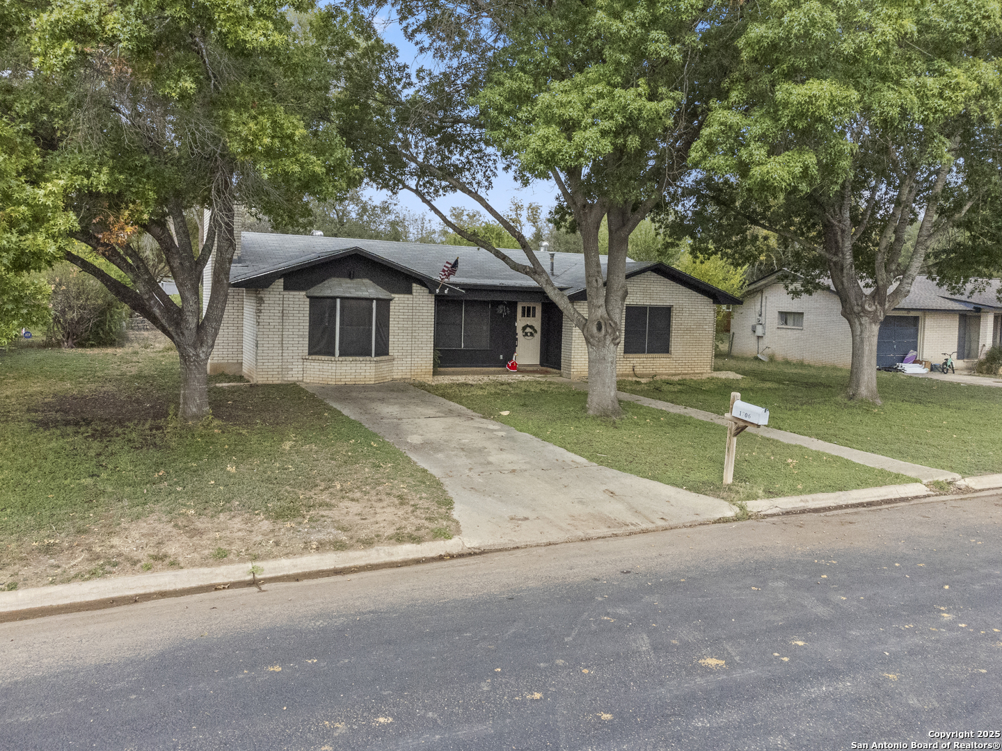 1706 24th Street Hondo, TX 78861 - Photo 7 of 40 a house view with a outdoor space