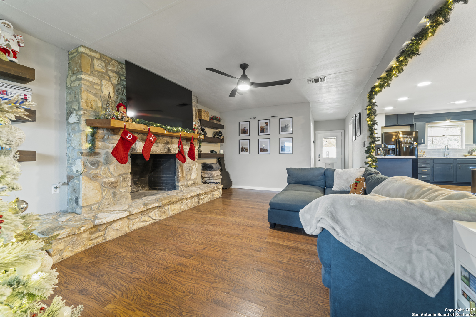 1706 24th Street Hondo, TX 78861 - Photo 8 of 40 a living room with furniture and a flat screen tv