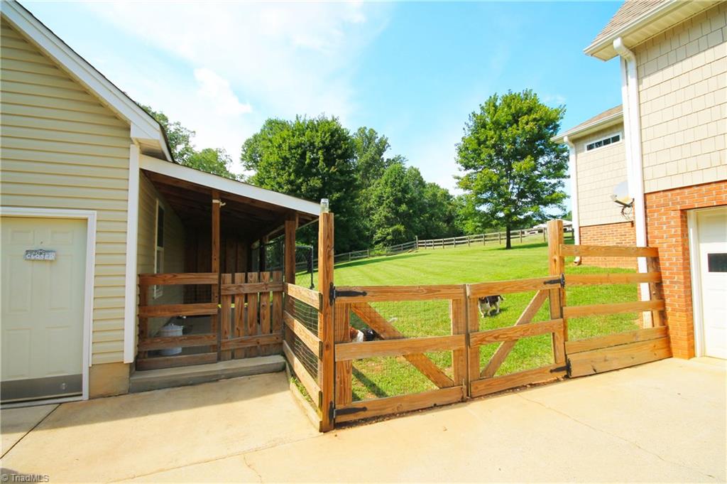 1493 Bradley Road Pinnacle, NC 27043 - Photo 5 of 27 Gallery Image 5