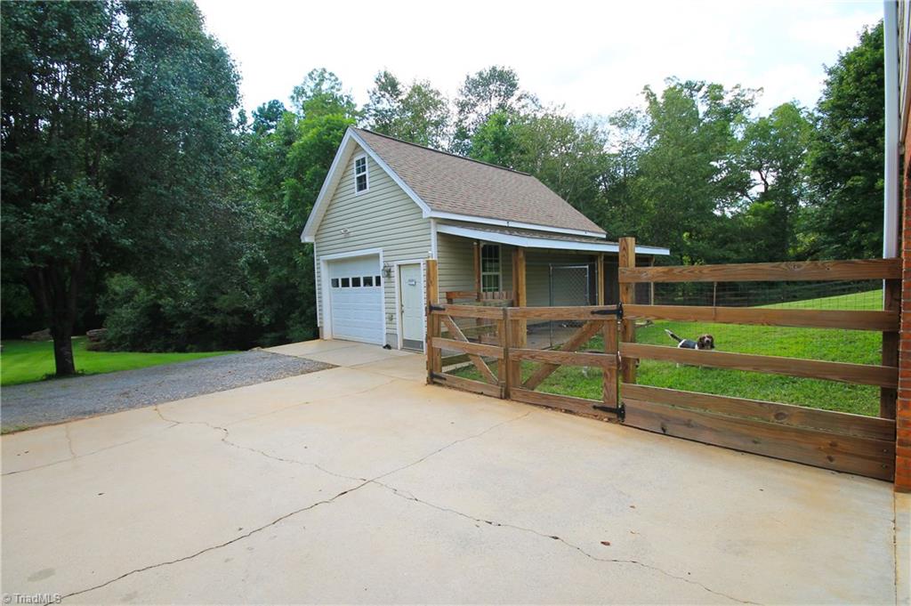 1493 Bradley Road Pinnacle, NC 27043 - Photo 6 of 27 Gallery Image 6