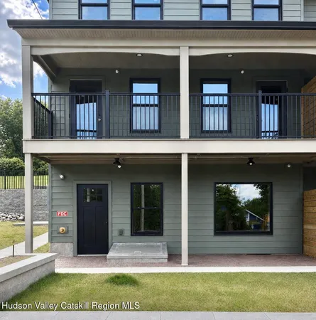 $2,000 | 176 Hudson Street, Unit 1, Glasco, NY 12432