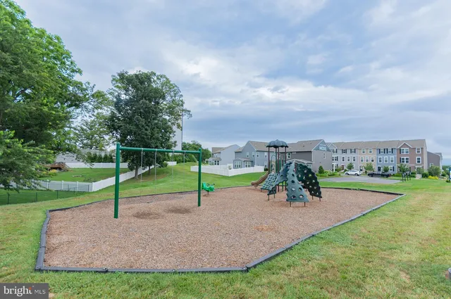 $2,300 | 10 Capitol Mews, Ranson, WV 25438