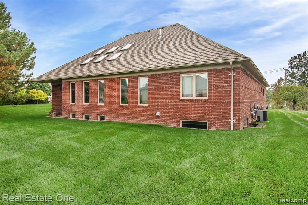 51900 Baker Road Chesterfield, MI 48047 - Photo 3 of 26