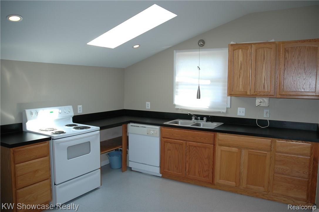 1470 Maxfield Lake Road Hartland, MI 48353 - Photo 26 of 33 DSC_0409.JPG