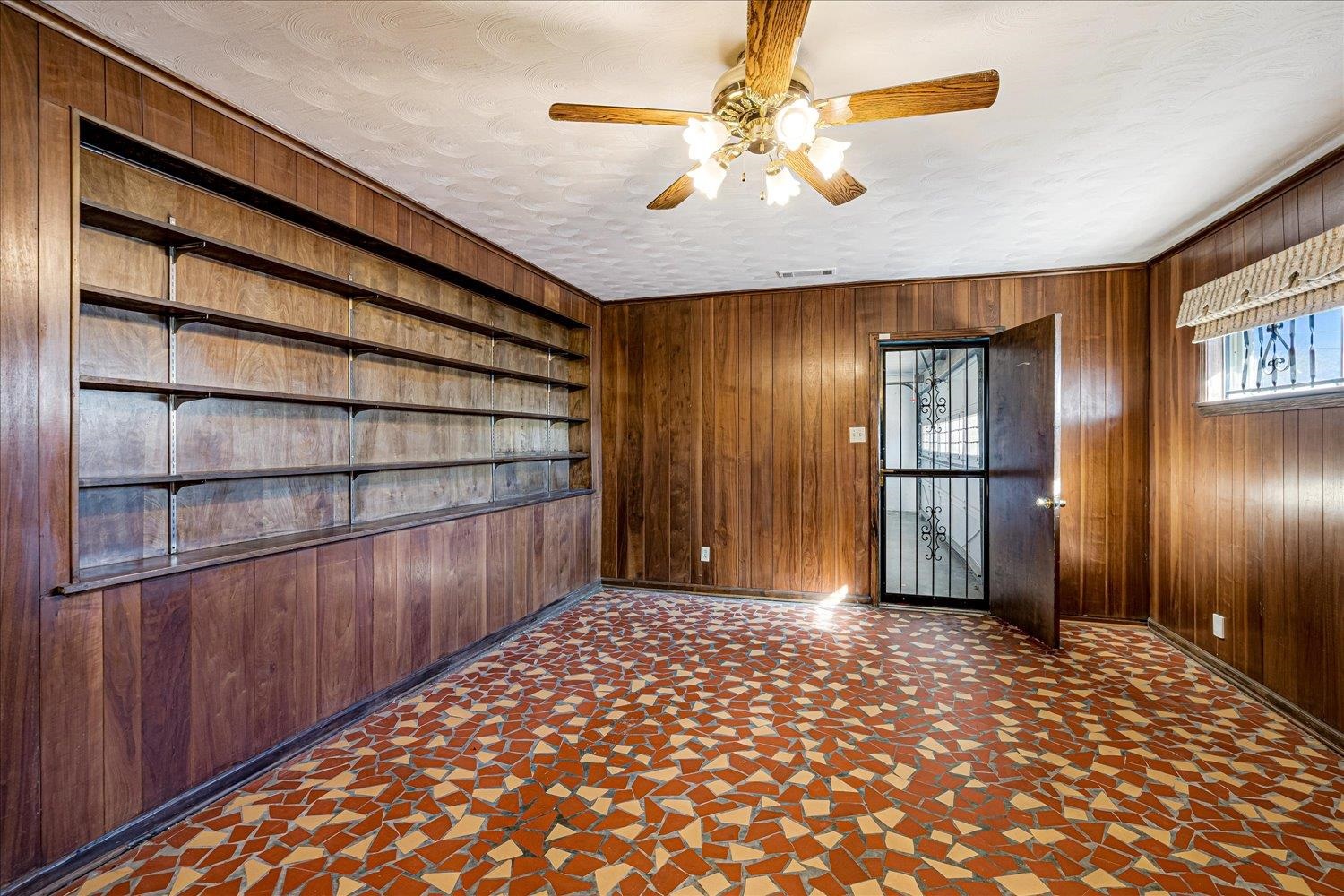 2416 Rozelle Street Memphis, TN 38114 - Photo 14 of 25 Den with built-ins