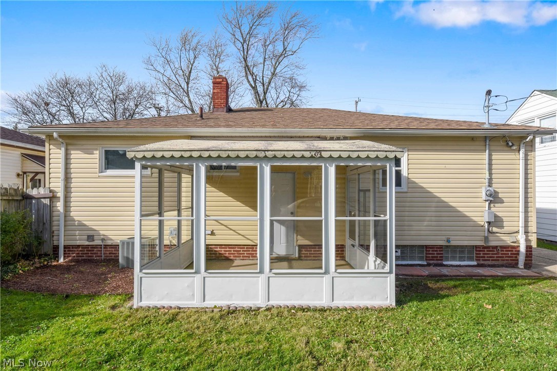 5903 Pearl Road Cleveland, OH 44130 - Photo 4 of 33