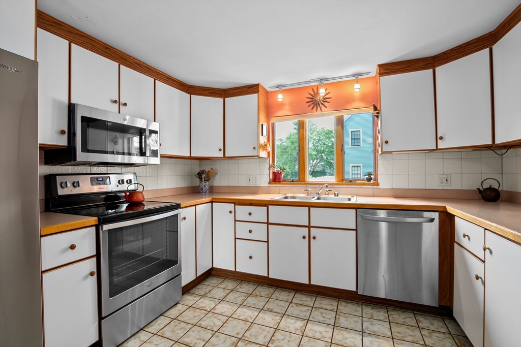 9 Houghton Road Belmont, MA 02478 - Photo 11 of 42 Gallery Image 11