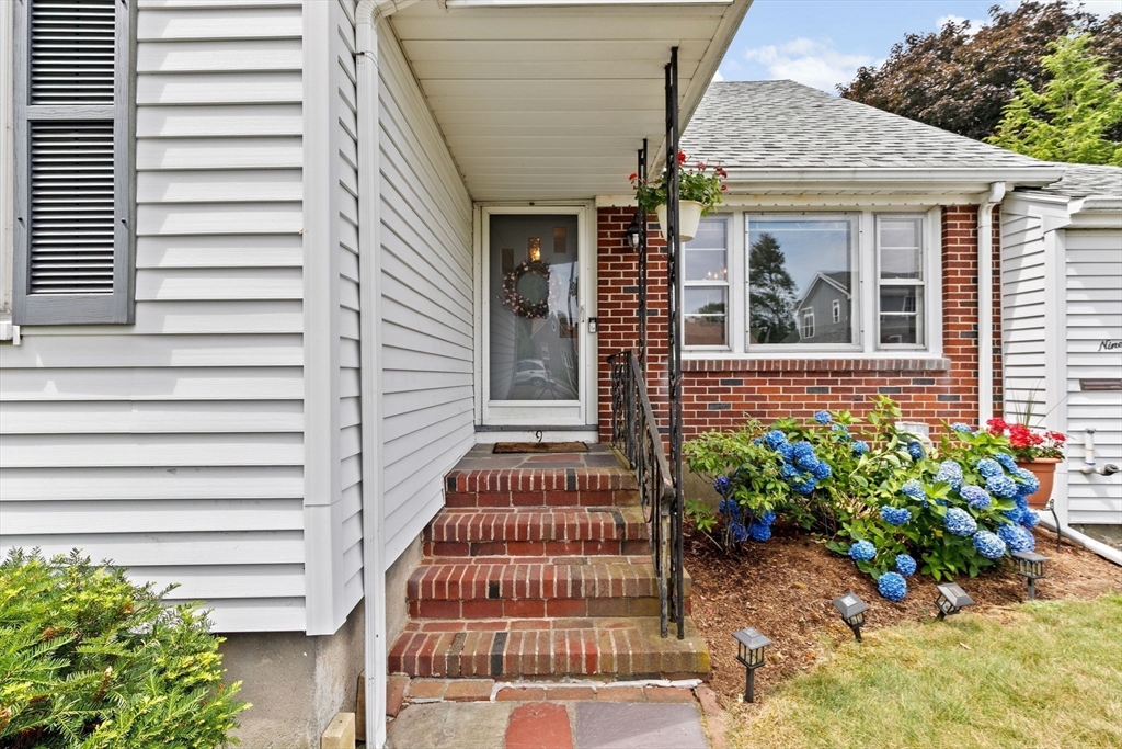 9 Houghton Road Belmont, MA 02478 - Photo 4 of 42 Gallery Image 4