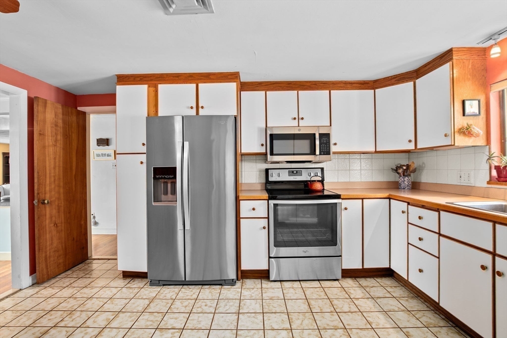 9 Houghton Road Belmont, MA 02478 - Photo 10 of 42 Gallery Image 10