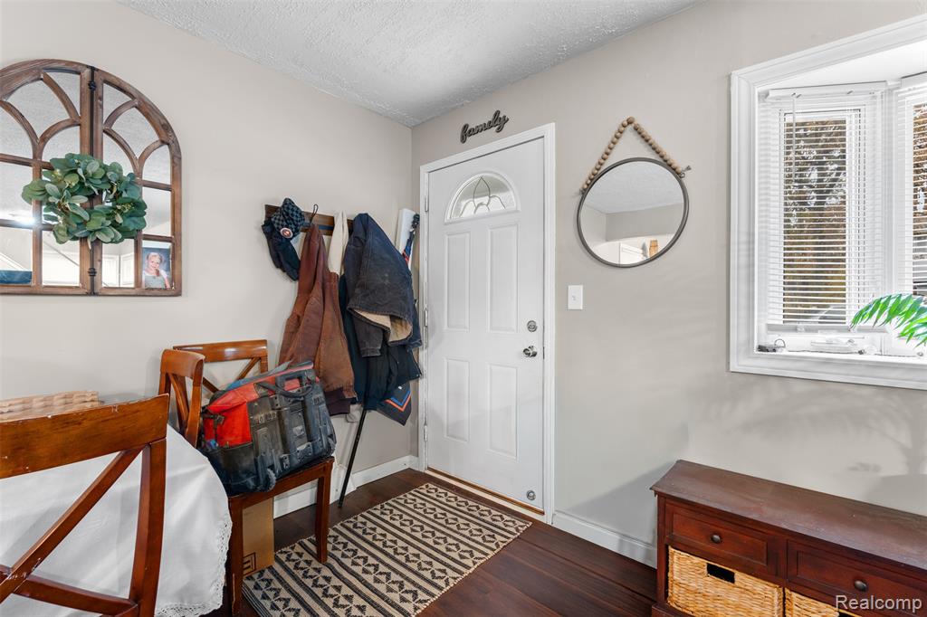 34441 Phyllis Street Wayne, MI 48184 - Photo 5 of 32