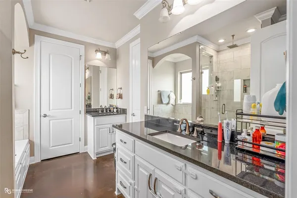 a en suite bathroom with double vanity and a mirror