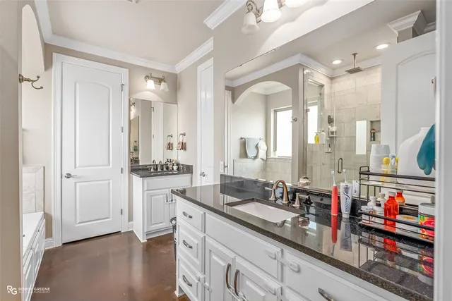 a en suite bathroom with double vanity and a mirror