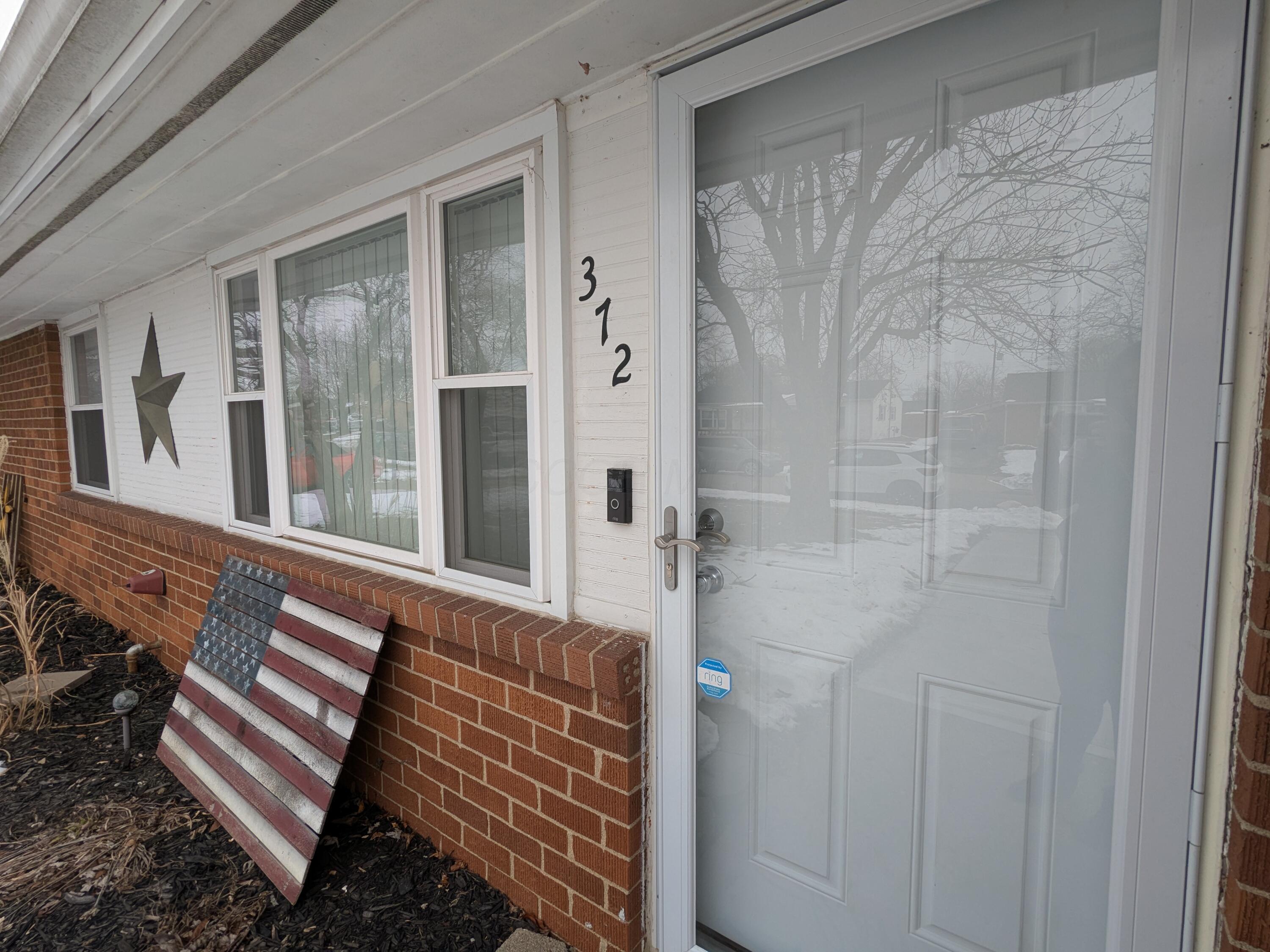 372 Redmond Road Columbus, OH 43228 - Photo 2 of 26 Front Exterior