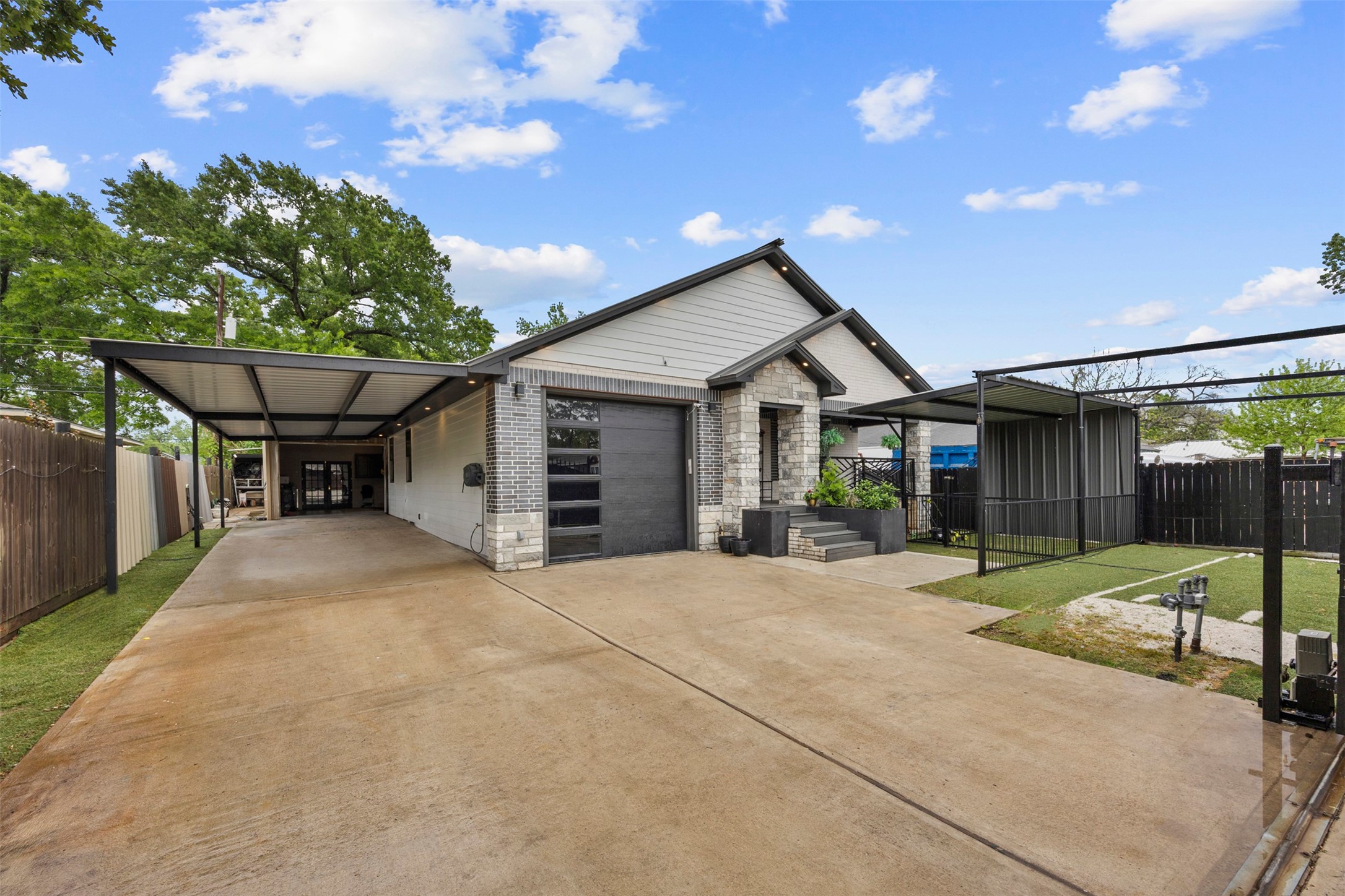 a view of a house with backyard and a garage
