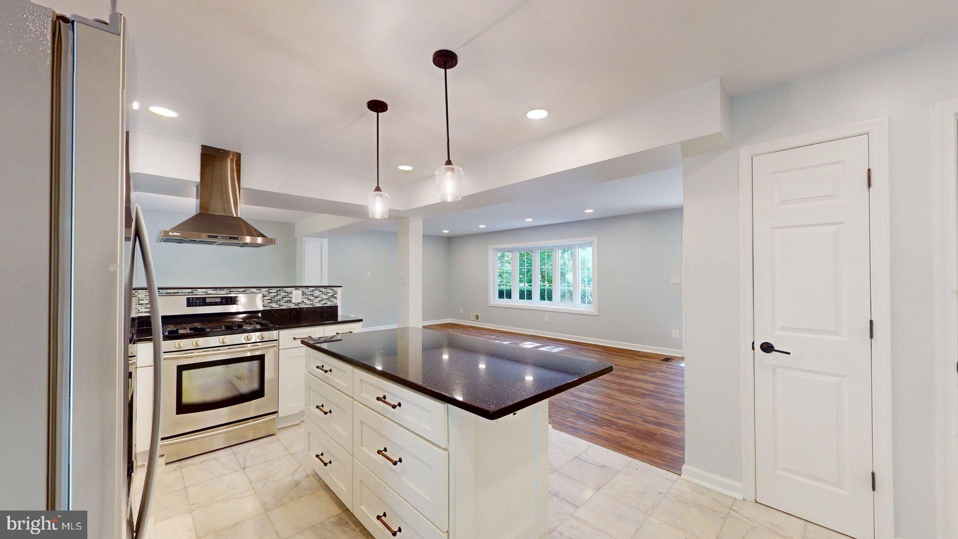 6602 Greenview Lane Springfield, VA 22152 - Photo 7 of 28