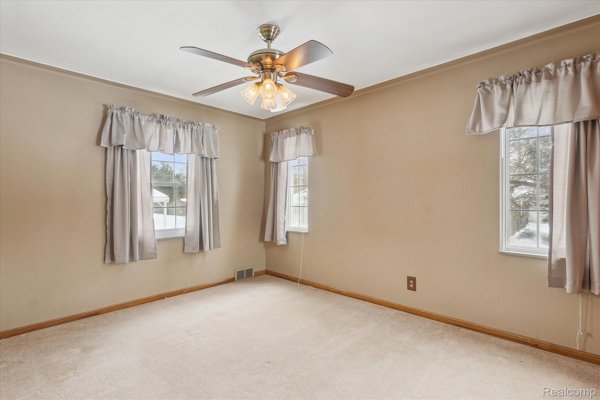 6421 Fenton Road Flint, MI 48507 - Photo 20 of 58