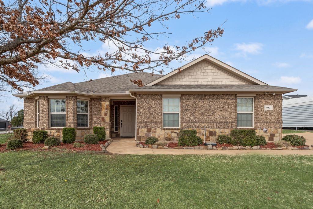 932 Cook Street Mansfield, TX 76065 - Photo 2 of 31