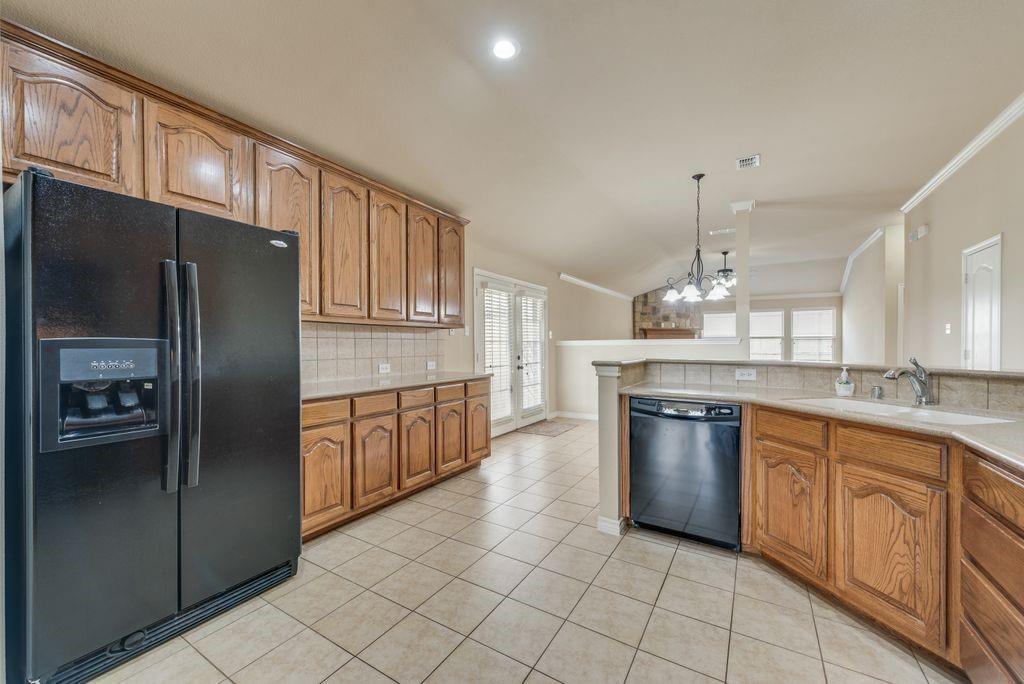 932 Cook Street Mansfield, TX 76065 - Photo 10 of 31