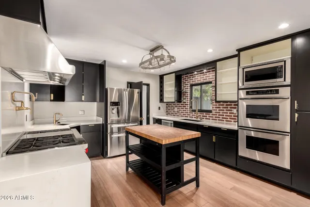 $3,300 | 1519 West Flower Circle North, Phoenix, AZ 85015