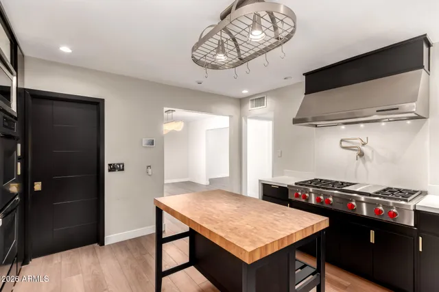 $3,300 | 1519 West Flower Circle North, Phoenix, AZ 85015