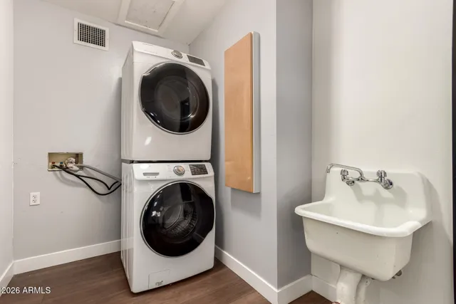 $3,300 | 1519 West Flower Circle North, Phoenix, AZ 85015