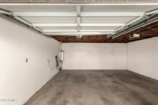 $3,300 | 1519 West Flower Circle North, Phoenix, AZ 85015