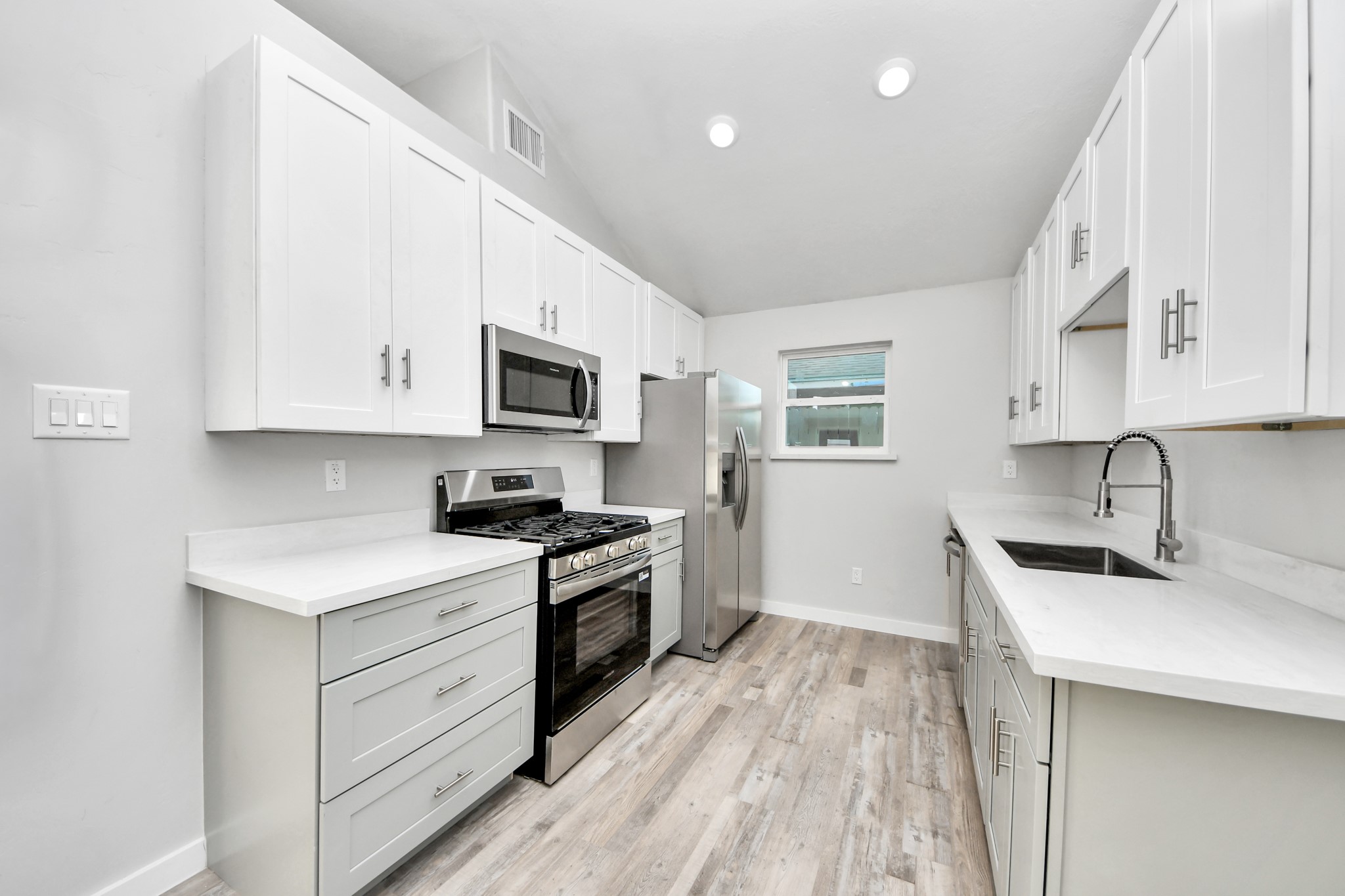6201 Batterson Street Houston, TX 77026 - Photo 4 of 49