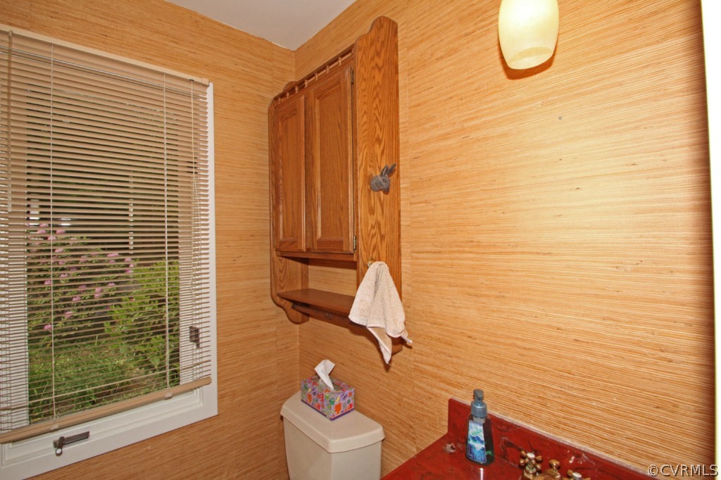 12211 Spring Run Road Chesterfield, VA 23832 - Photo 17 of 24 a bathroom with a shower