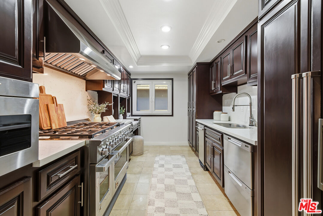 13233 Fiji Way, Unit H Marina del Rey, CA 90292 - Photo 14 of 48