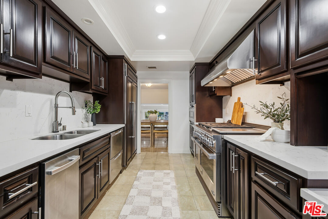 13233 Fiji Way, Unit H Marina del Rey, CA 90292 - Photo 16 of 48