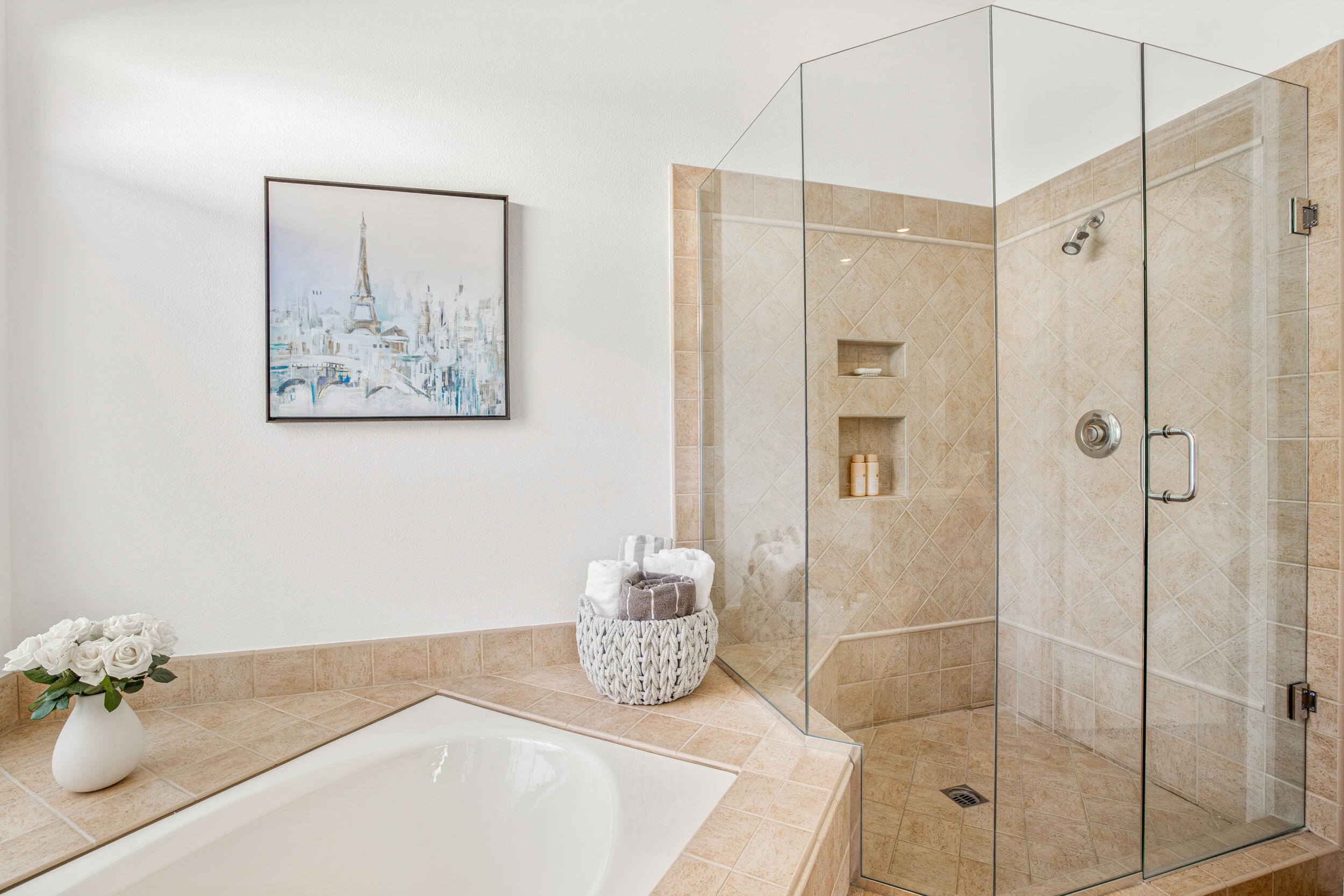 701 Indian Ridge Drive Palm Desert, CA 92211 - Photo 23 of 40 a bathroom with a tub shower and a sink