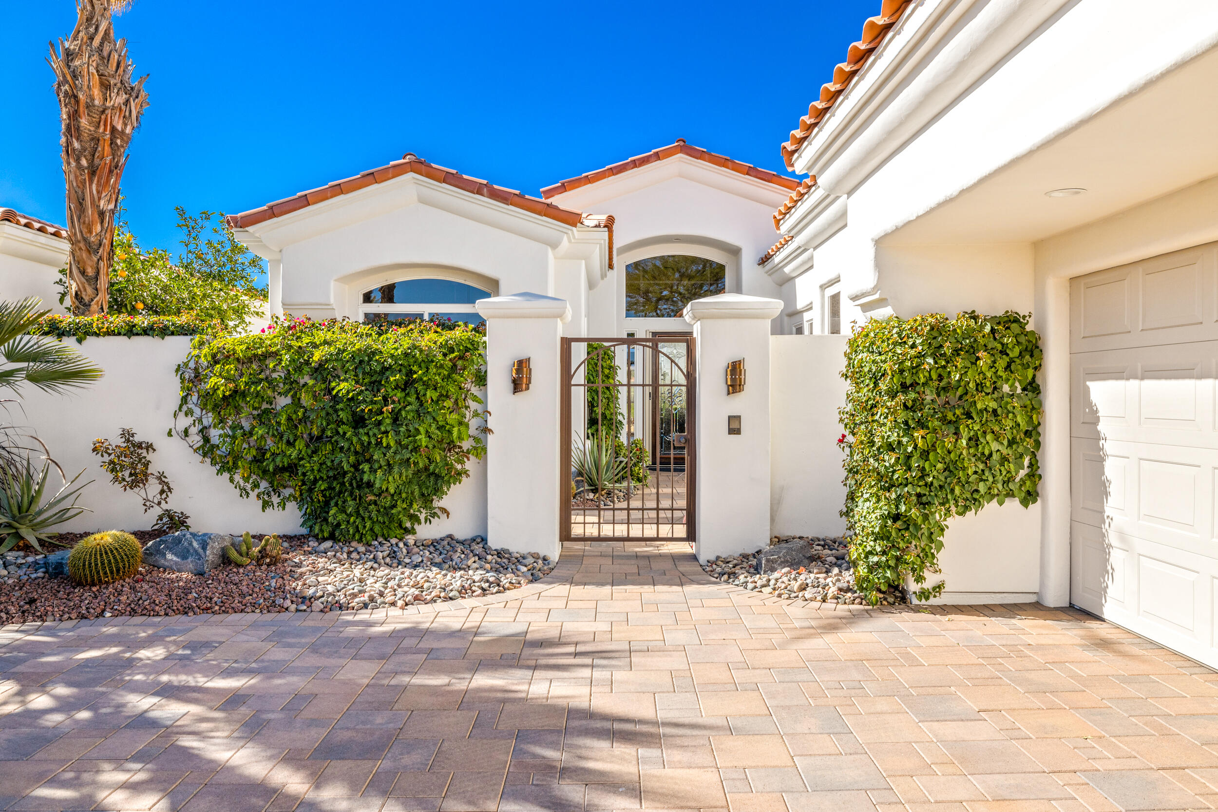 701 Indian Ridge Drive Palm Desert, CA 92211 - Photo 6 of 40 a front view of a house with a yard