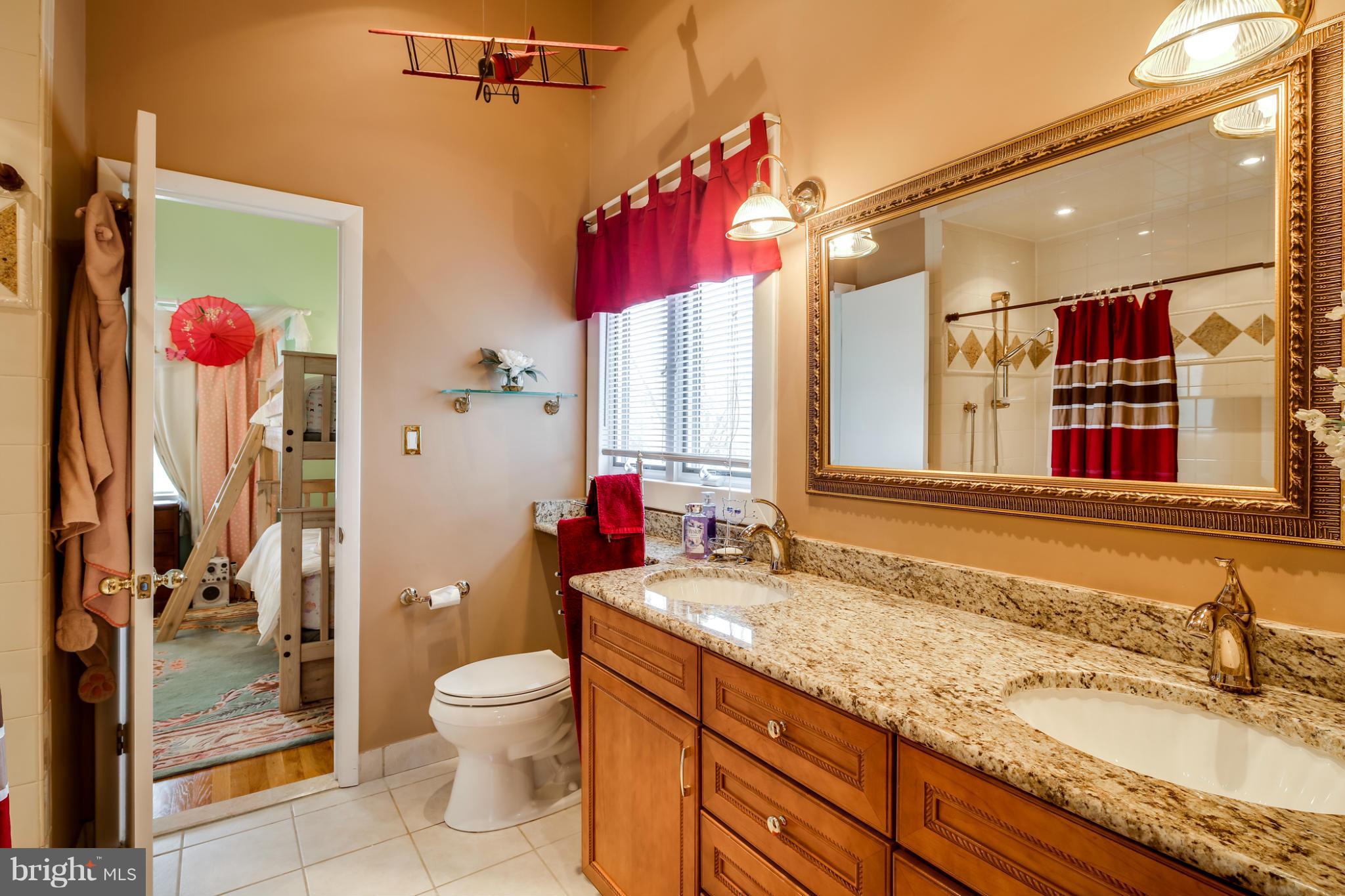 9801 Clydesdale Street Potomac, MD 20854 - Photo 20 of 30 Bath