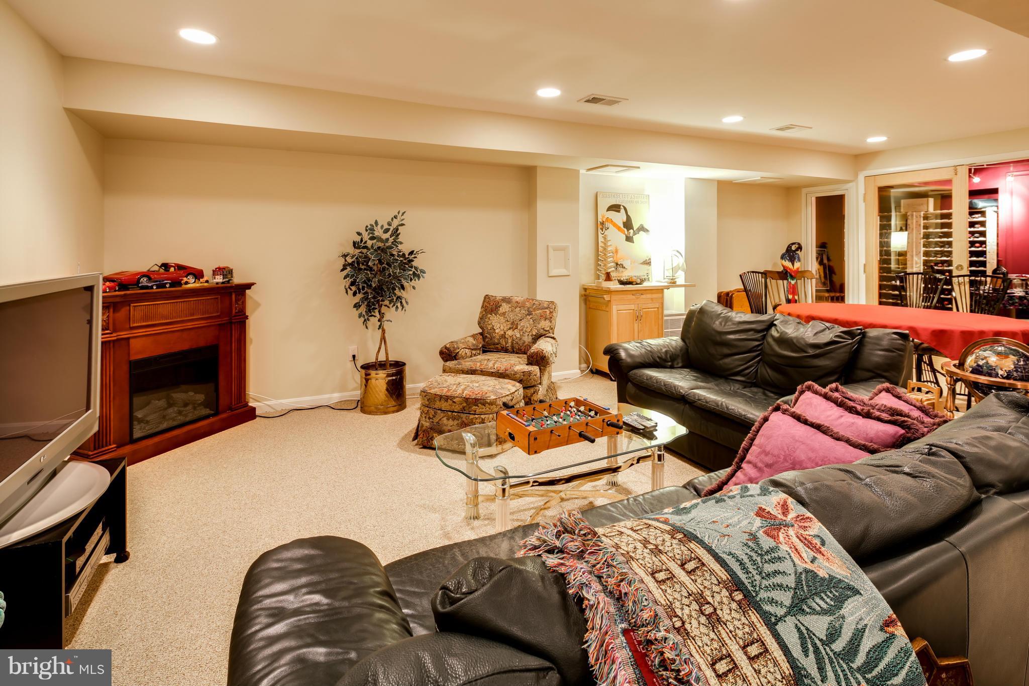 9801 Clydesdale Street Potomac, MD 20854 - Photo 24 of 30 Interior (General)