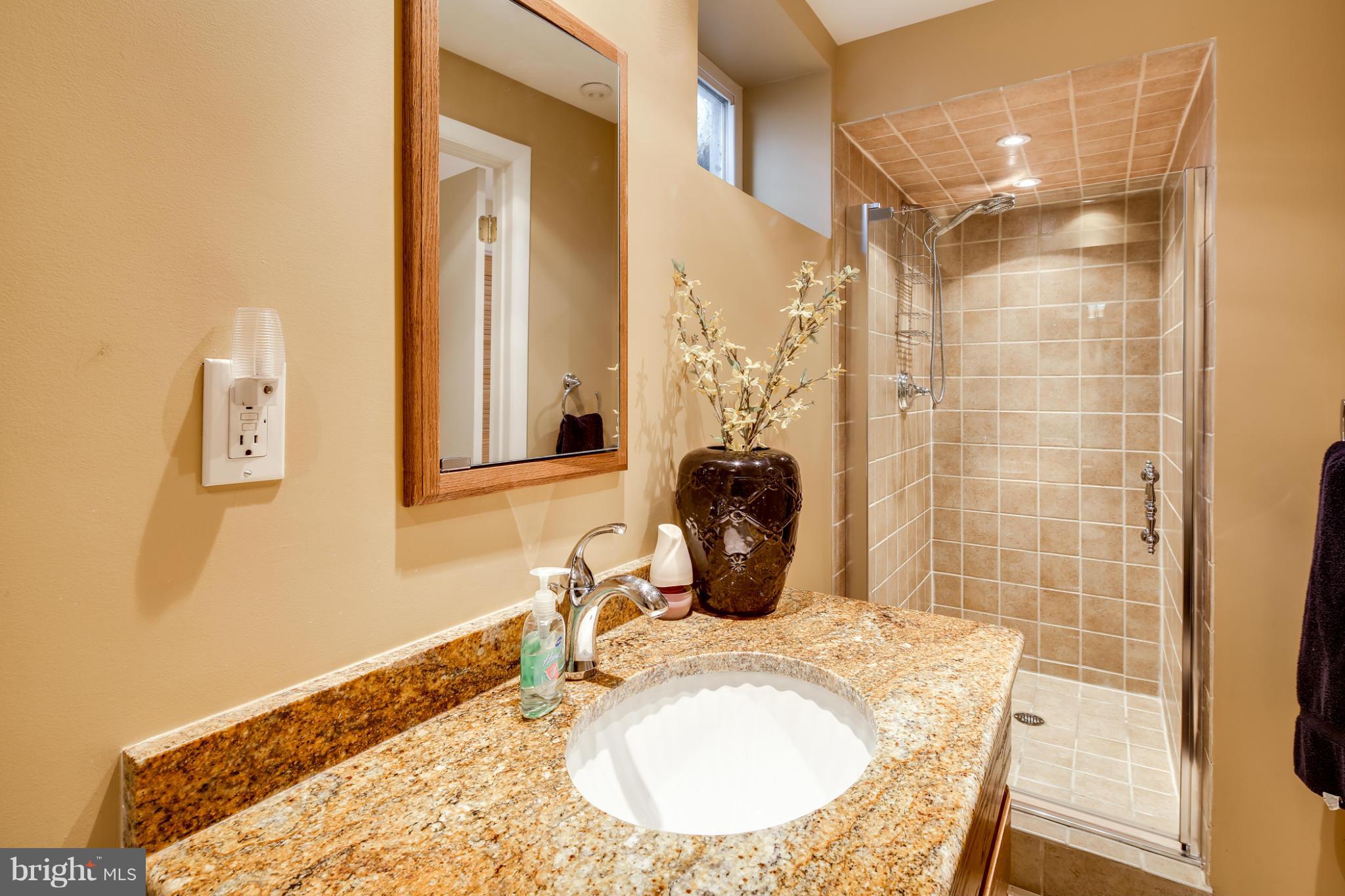 9801 Clydesdale Street Potomac, MD 20854 - Photo 27 of 30 Bath